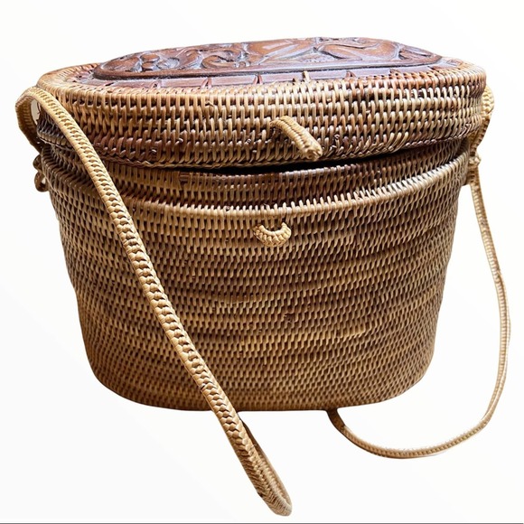 Vintage Handbags - Wicker Crossbody Woven Basket Tote Carved Wood